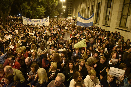 Una multitudinaria marcha en la ciudad argentina contra la violencia